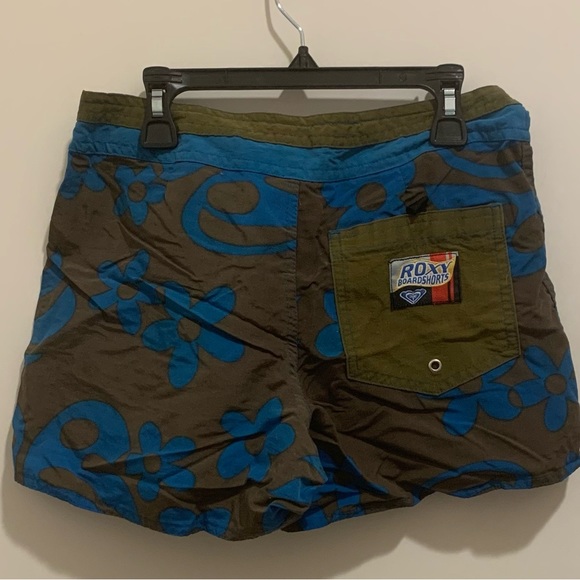 Juniors floral board shorts size 3 - Picture 3 of 3